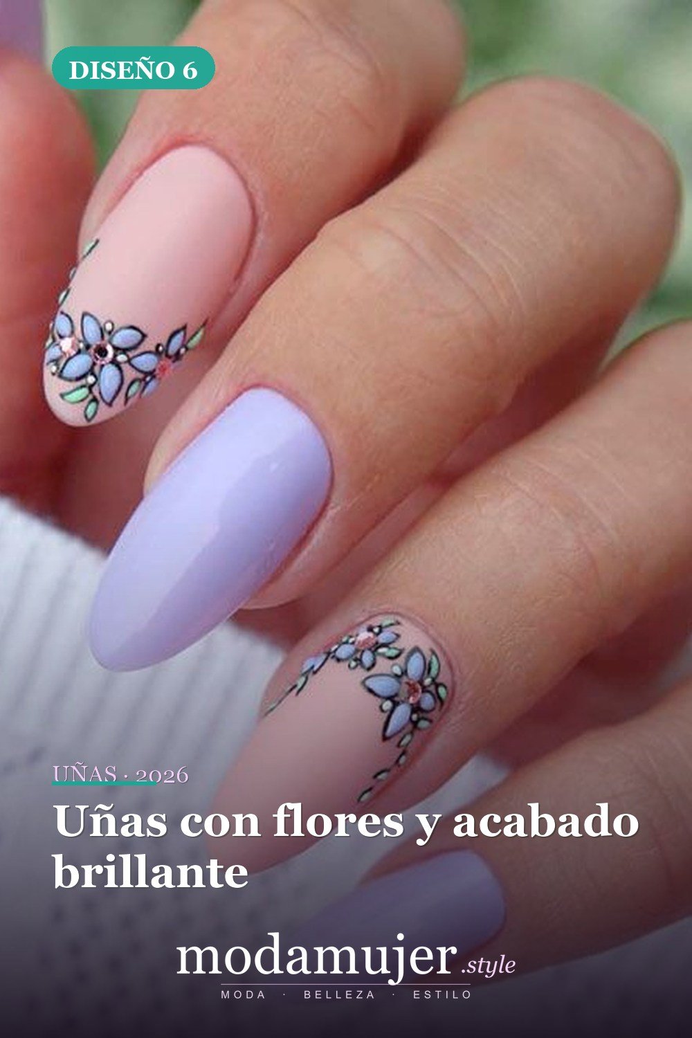 Uñas con flores y acabado brillante — Más de 25 uñas coquetas y lindas para el verano