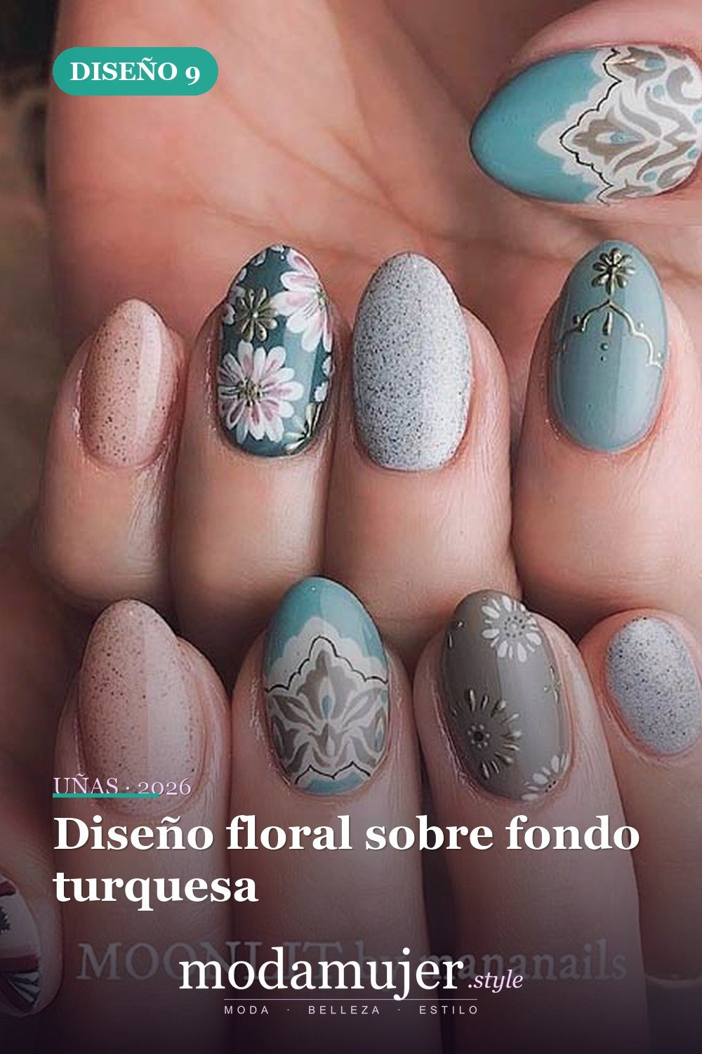 Diseño floral sobre fondo turquesa — Más de 25 uñas coquetas y lindas para el verano