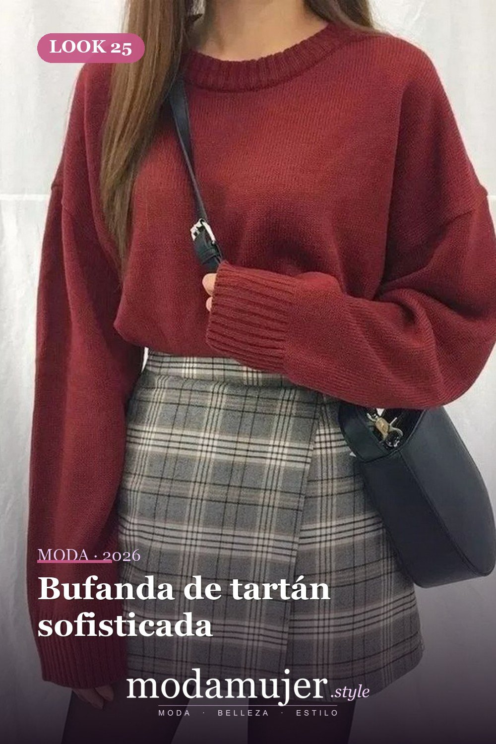 Bufanda de tartán sofisticada — Más de 29 ideas de outfits básicos de invierno que toda mujer debe conocer