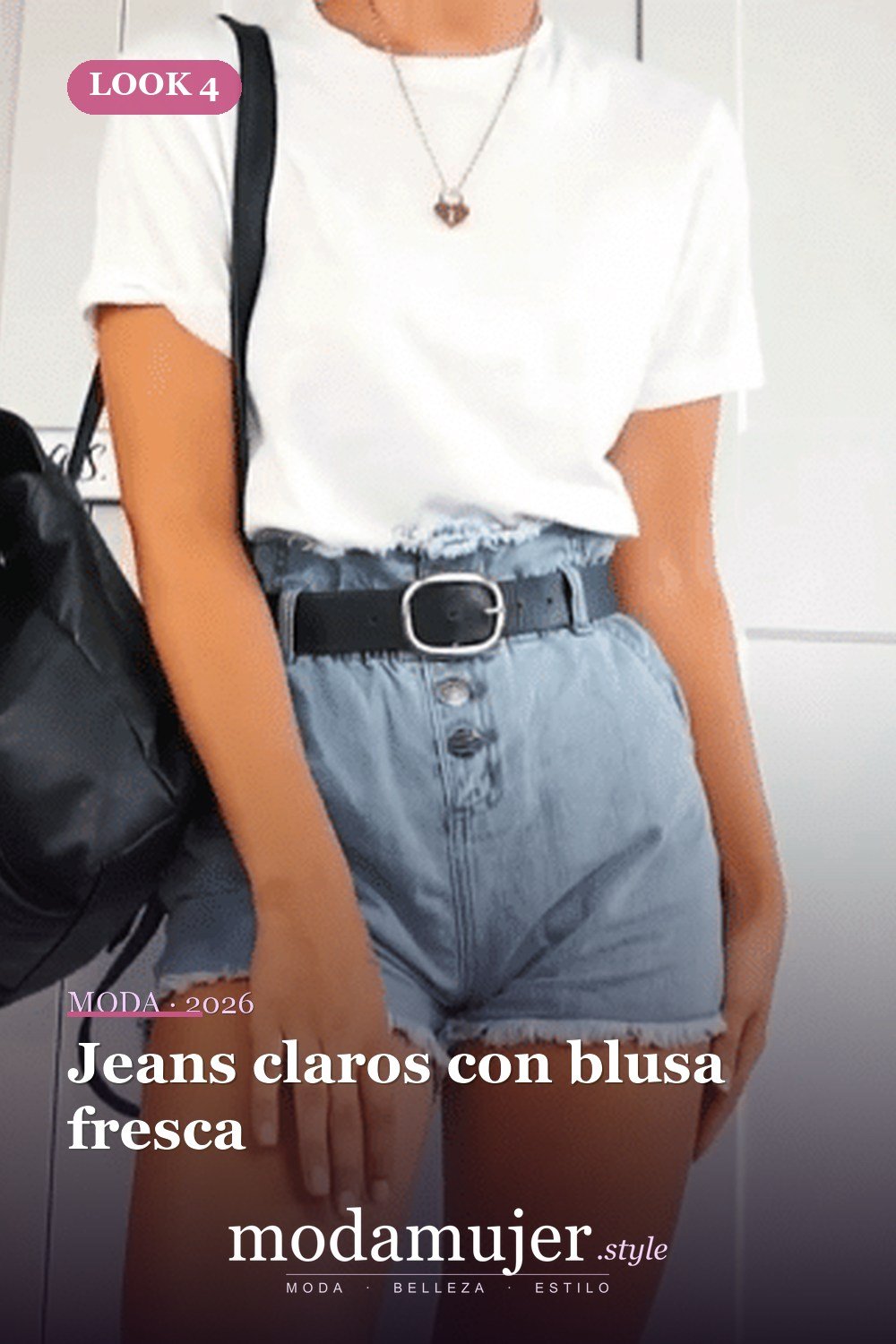Jeans claros con blusa fresca — Más de 30 ideas de trajes de verano para mujer en 2026