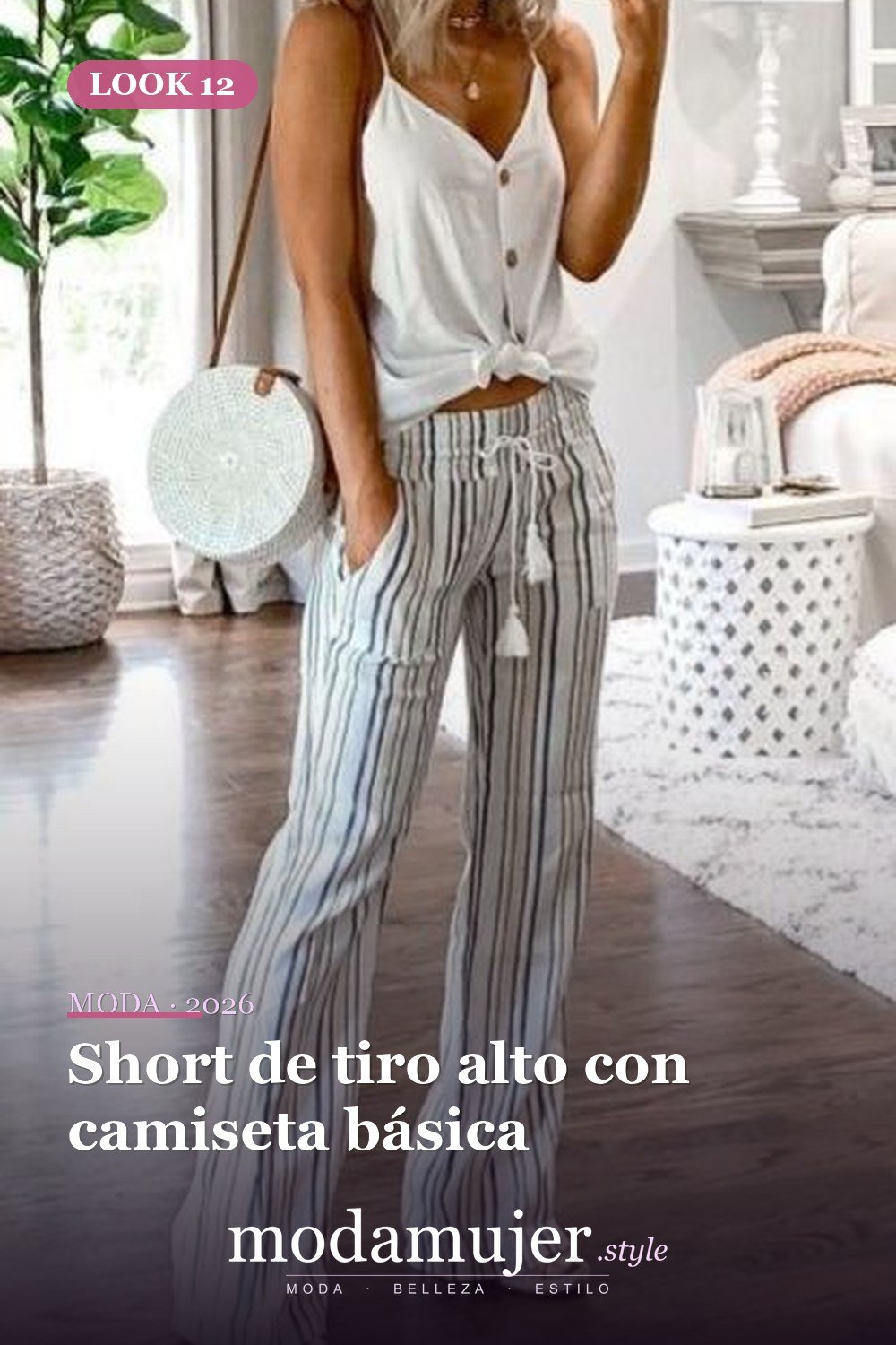 Short de tiro alto con camiseta básica — Más de 30 ideas de trajes de verano para mujer en 2026