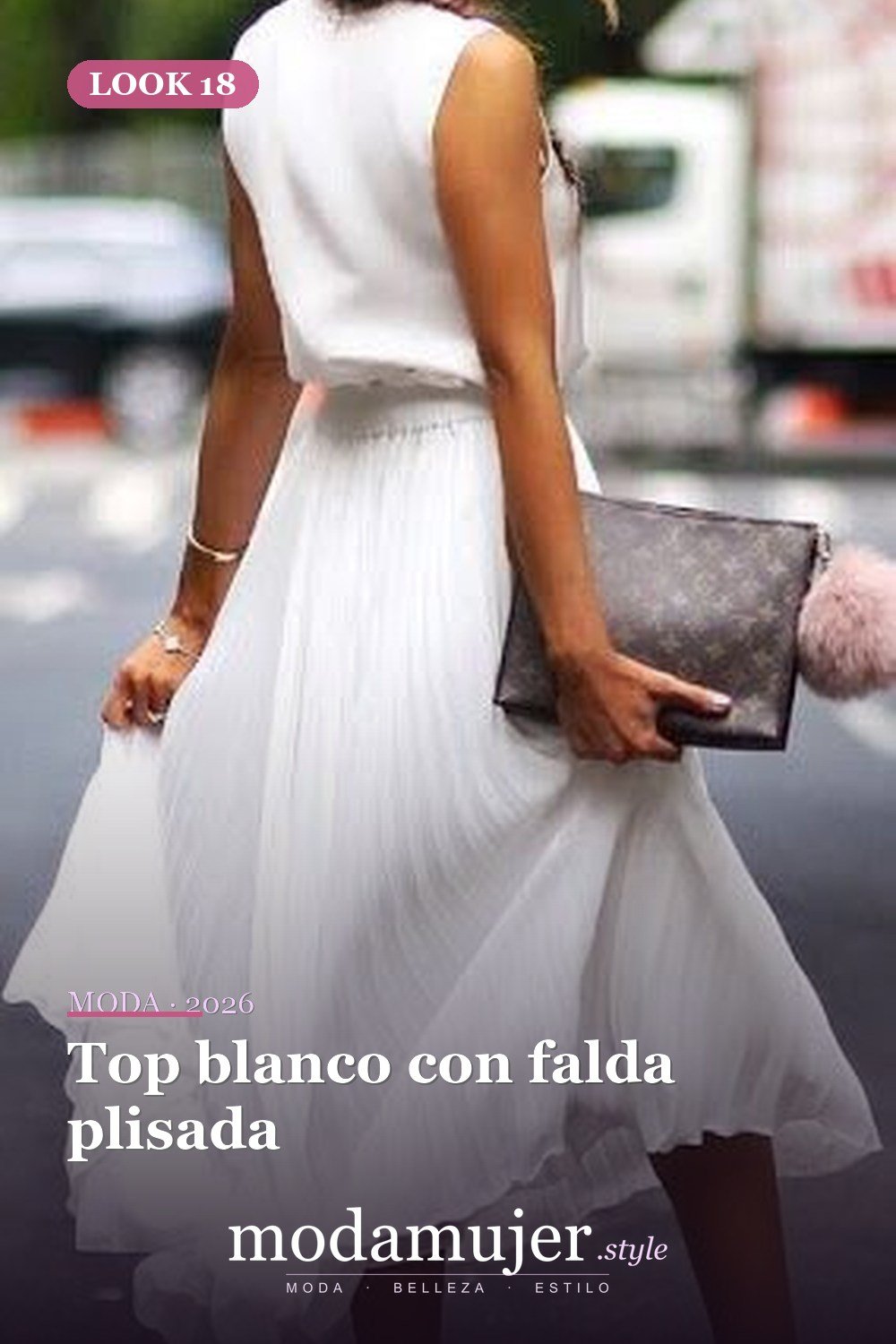 Top blanco con falda plisada — Más de 30 vestidos elegantes de Pascua para toda la primavera 2026