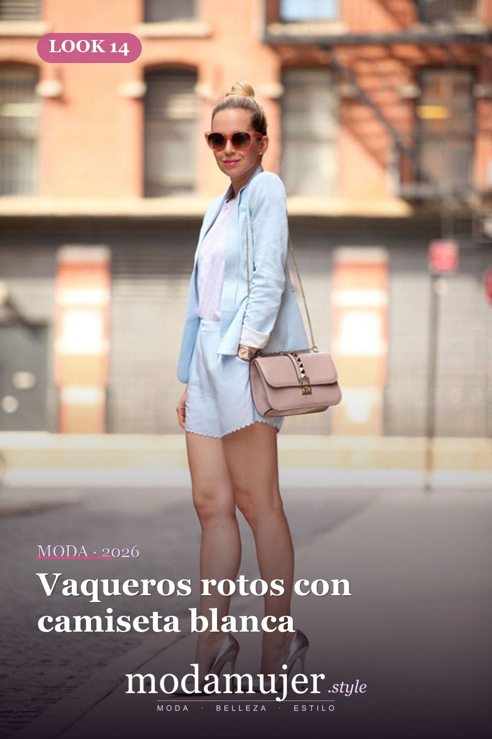 Vaqueros rotos con camiseta blanca — Más de 35 acogedoras ideas de trajes de primavera cómodos para usar todos los días