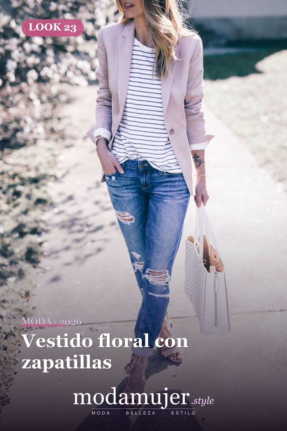 Vestido floral con zapatillas — Más de 35 acogedoras ideas de trajes de primavera cómodos para usar todos los días