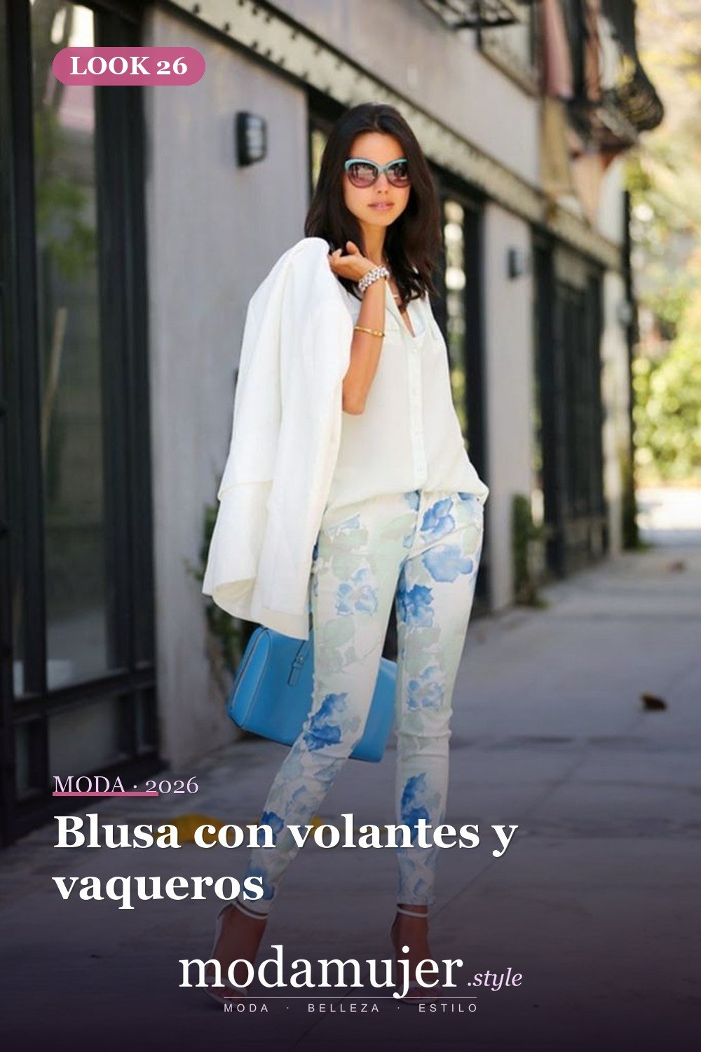 Blusa con volantes y vaqueros — Más de 35 acogedoras ideas de trajes de primavera cómodos para usar todos los días