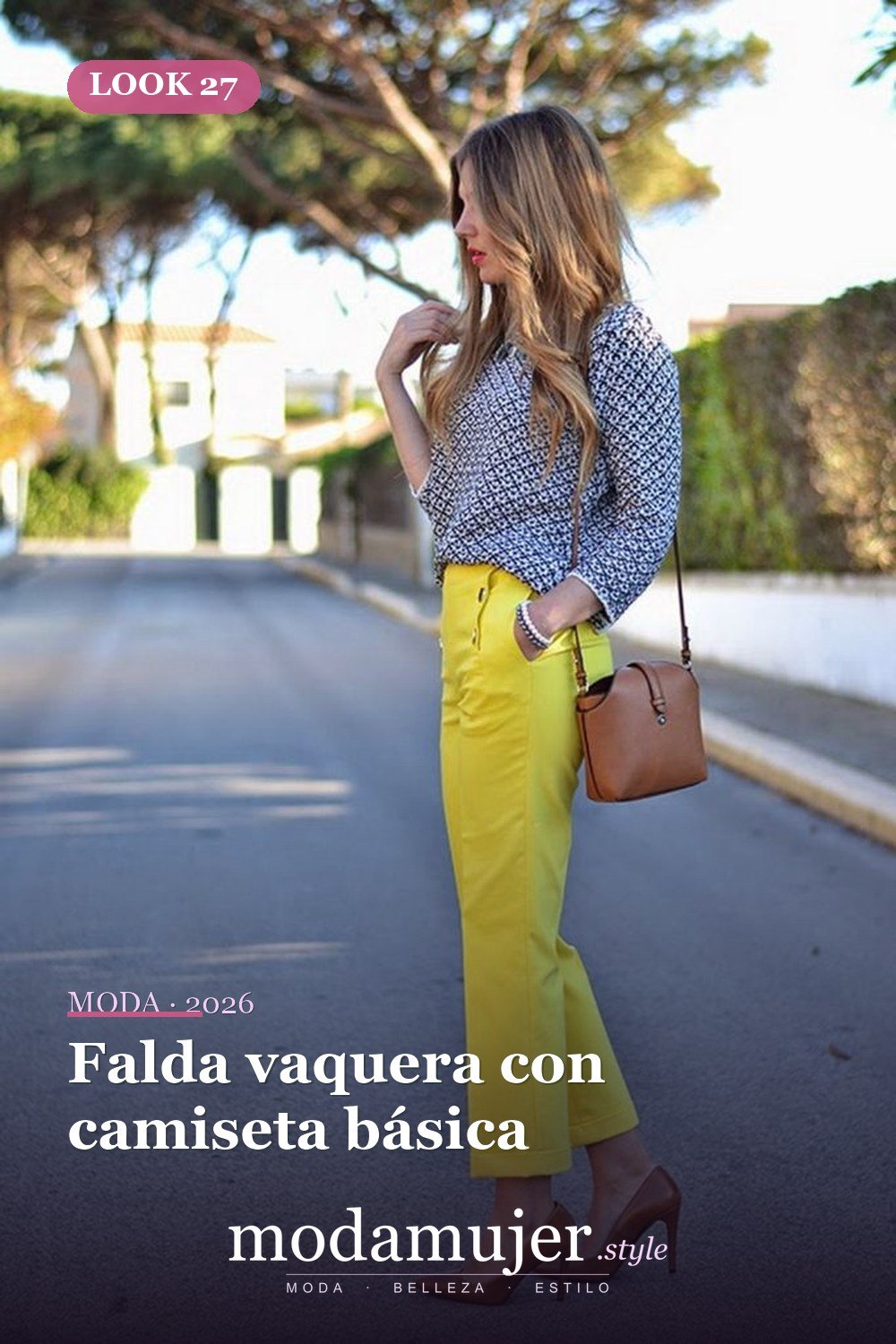 Falda vaquera con camiseta básica — Más de 35 acogedoras ideas de trajes de primavera cómodos para usar todos los días