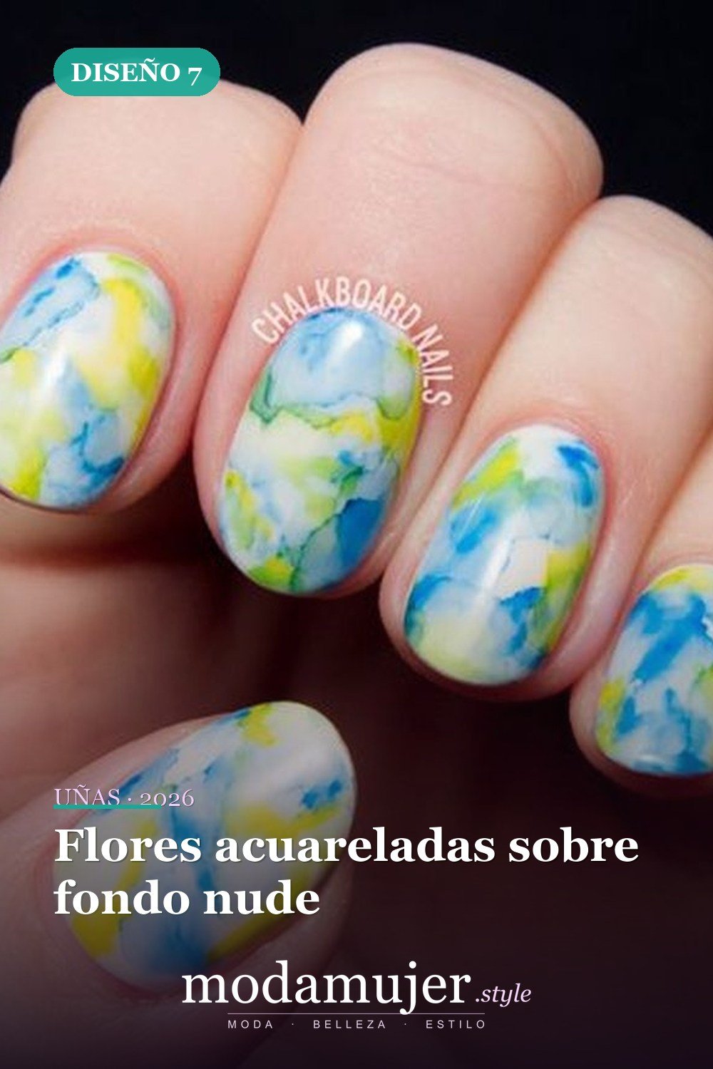 Flores acuareladas sobre fondo nude — Más de 35 ideas de arte de uñas de acuarela inusuales que se ven geniales