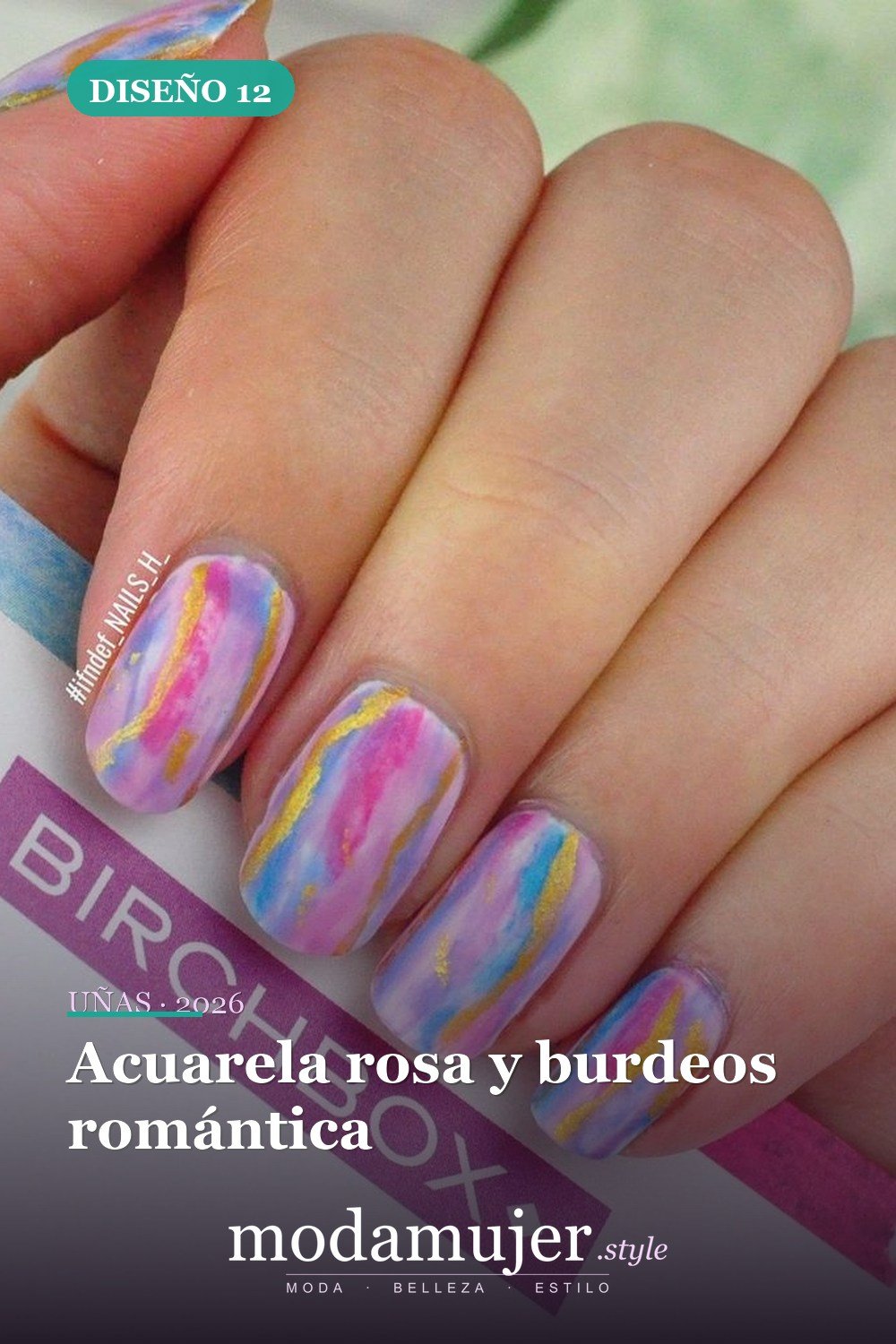 Acuarela rosa y burdeos romántica — Más de 35 ideas de arte de uñas de acuarela inusuales que se ven geniales