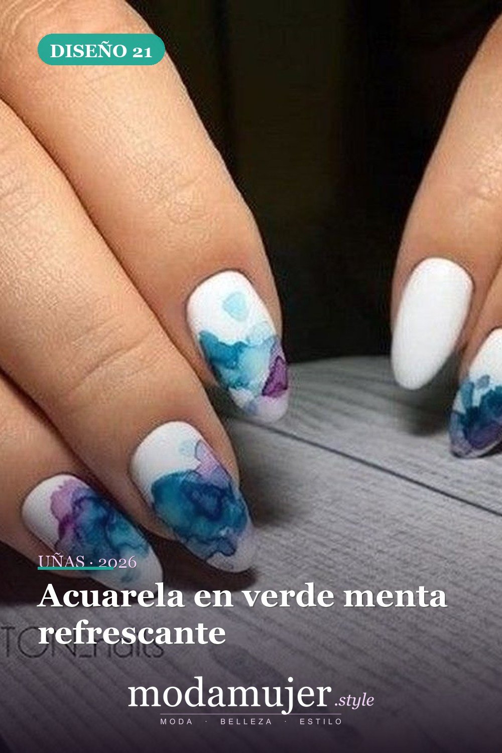 Acuarela en verde menta refrescante — Más de 35 ideas de arte de uñas de acuarela inusuales que se ven geniales
