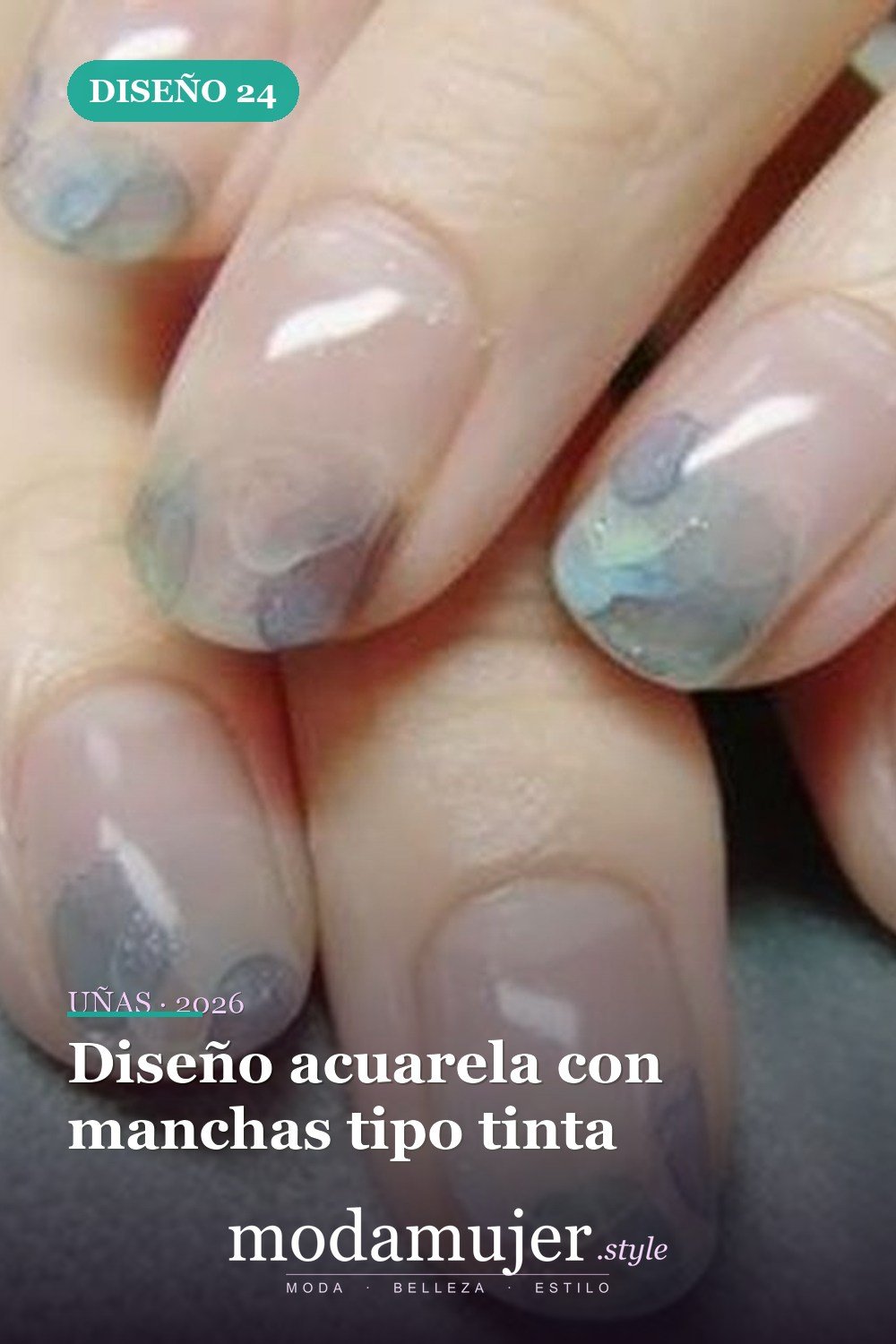 Diseño acuarela con manchas tipo tinta — Más de 35 ideas de arte de uñas de acuarela inusuales que se ven geniales