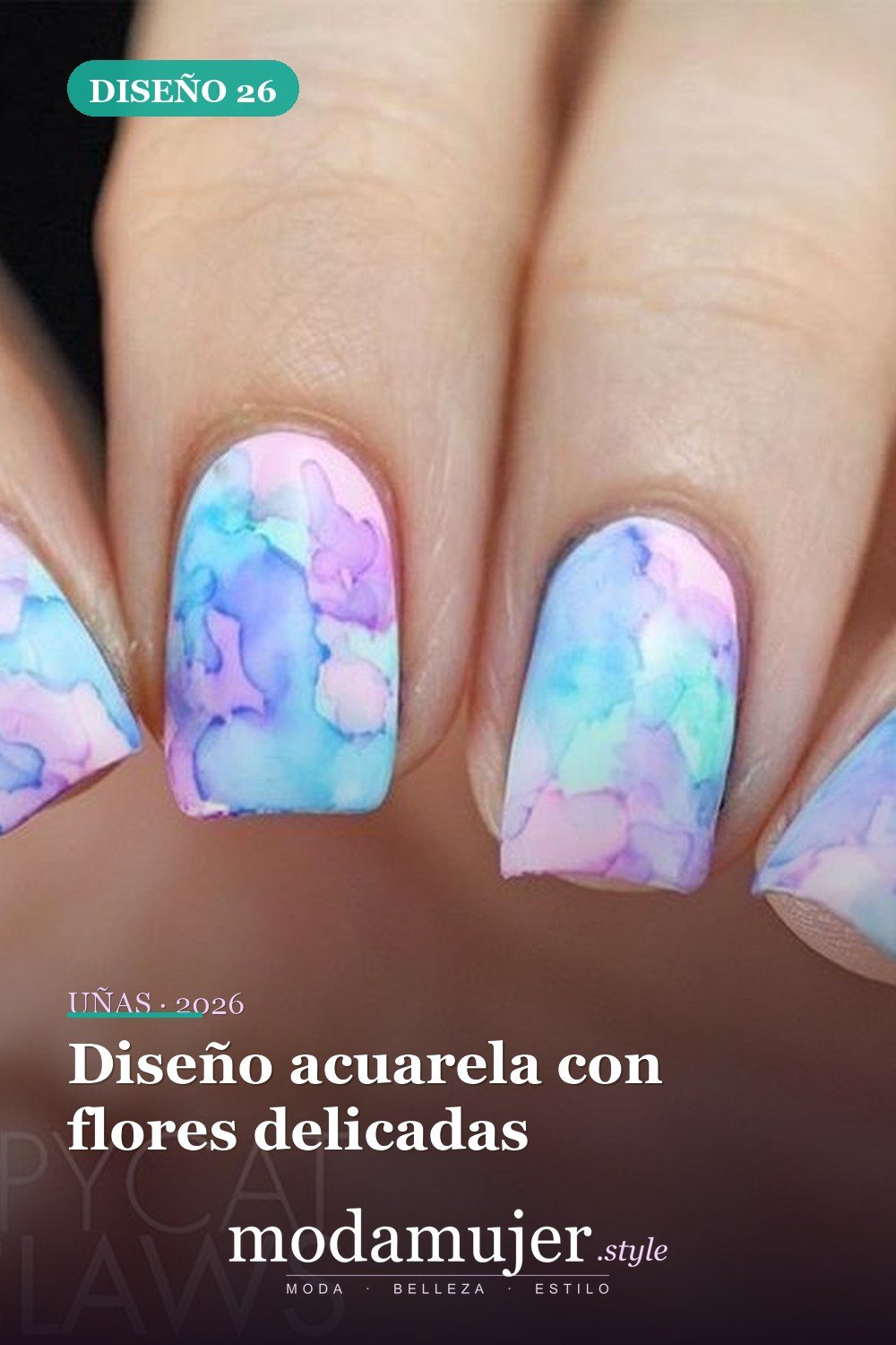 Diseño acuarela con flores delicadas — Más de 35 ideas de arte de uñas de acuarela inusuales que se ven geniales