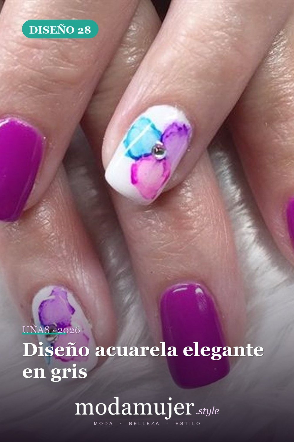 Diseño acuarela elegante en gris — Más de 35 ideas de arte de uñas de acuarela inusuales que se ven geniales