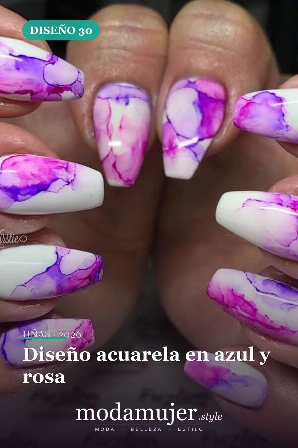 Diseño acuarela en azul y rosa — Más de 35 ideas de arte de uñas de acuarela inusuales que se ven geniales