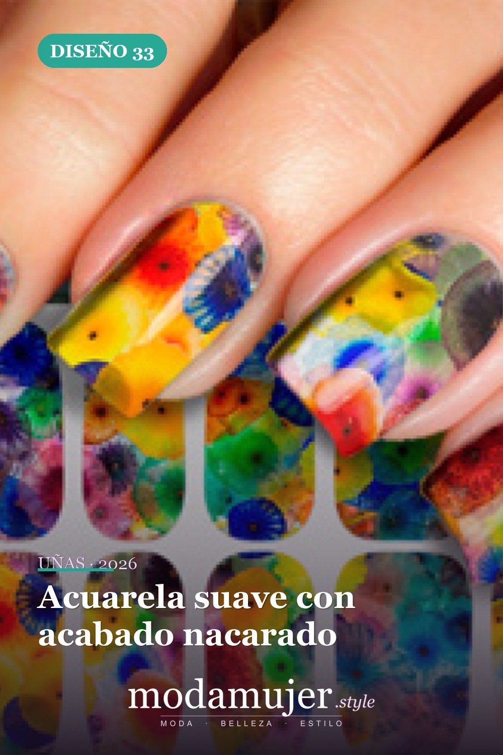 Acuarela suave con acabado nacarado — Más de 35 ideas de arte de uñas de acuarela inusuales que se ven geniales