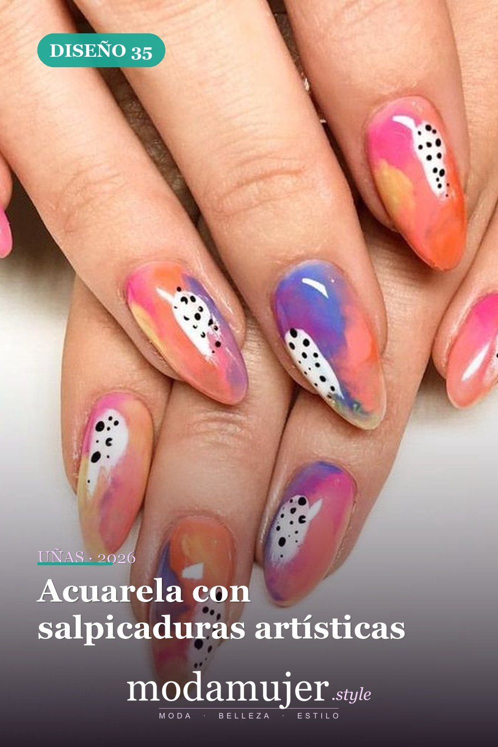 Acuarela con salpicaduras artísticas — Más de 35 ideas de arte de uñas de acuarela inusuales que se ven geniales