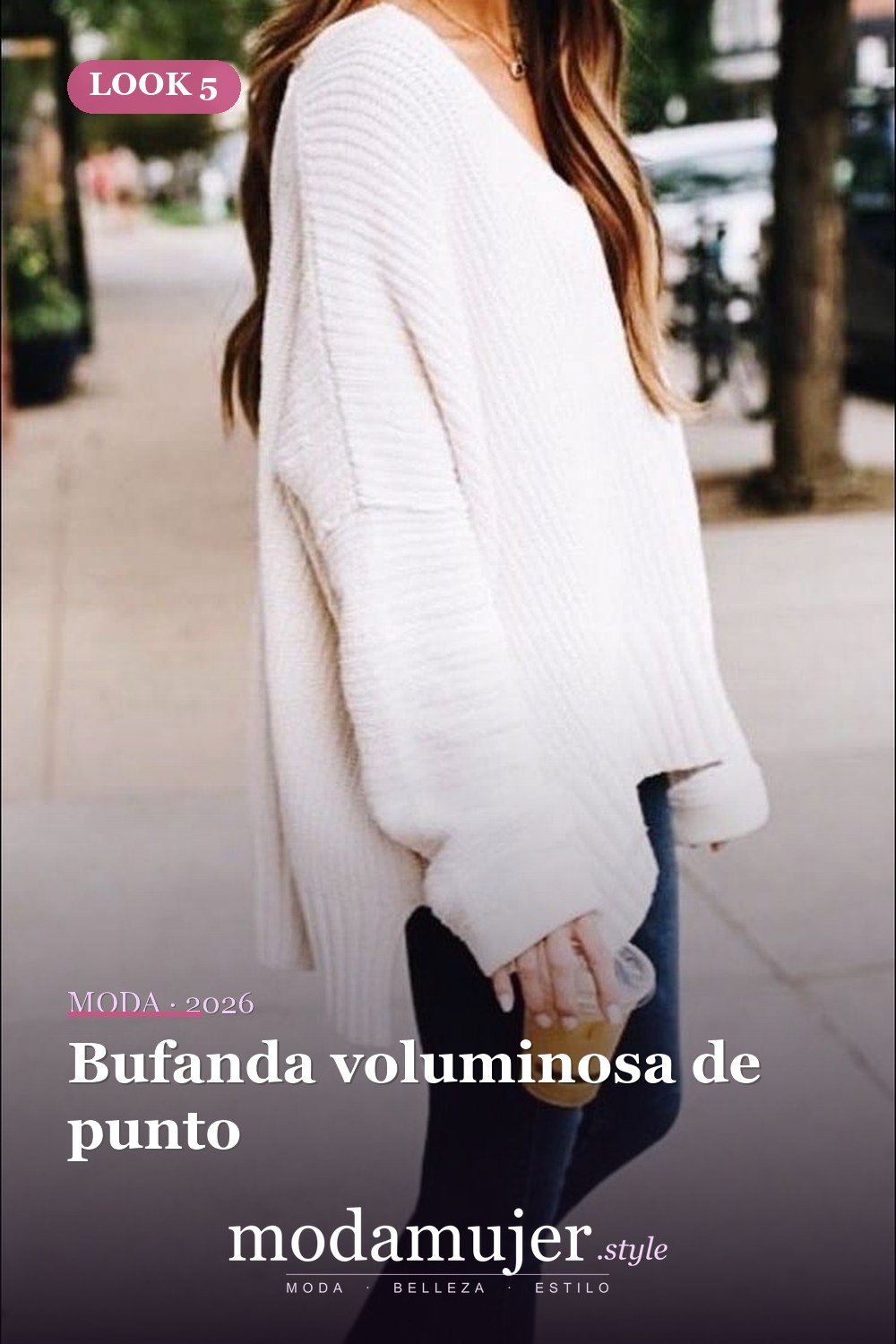 Bufanda voluminosa de punto — Más de 40 ideas de trajes de invierno para mujeres en 2026