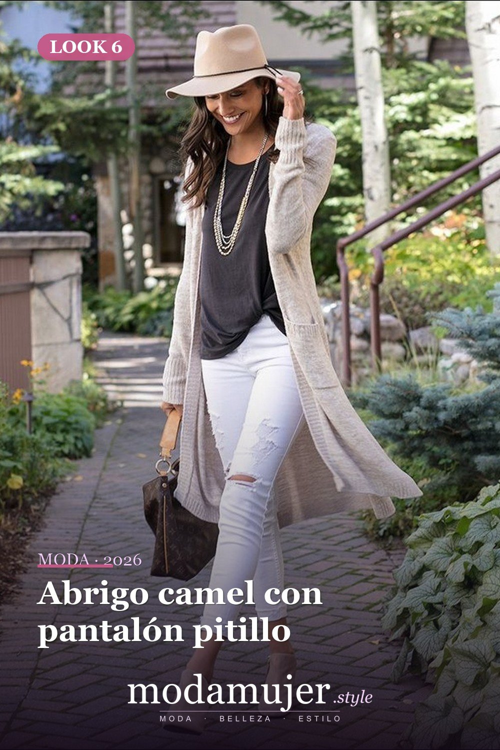 Abrigo camel con pantalón pitillo — Más de 40 ideas de trajes de invierno para mujeres en 2026