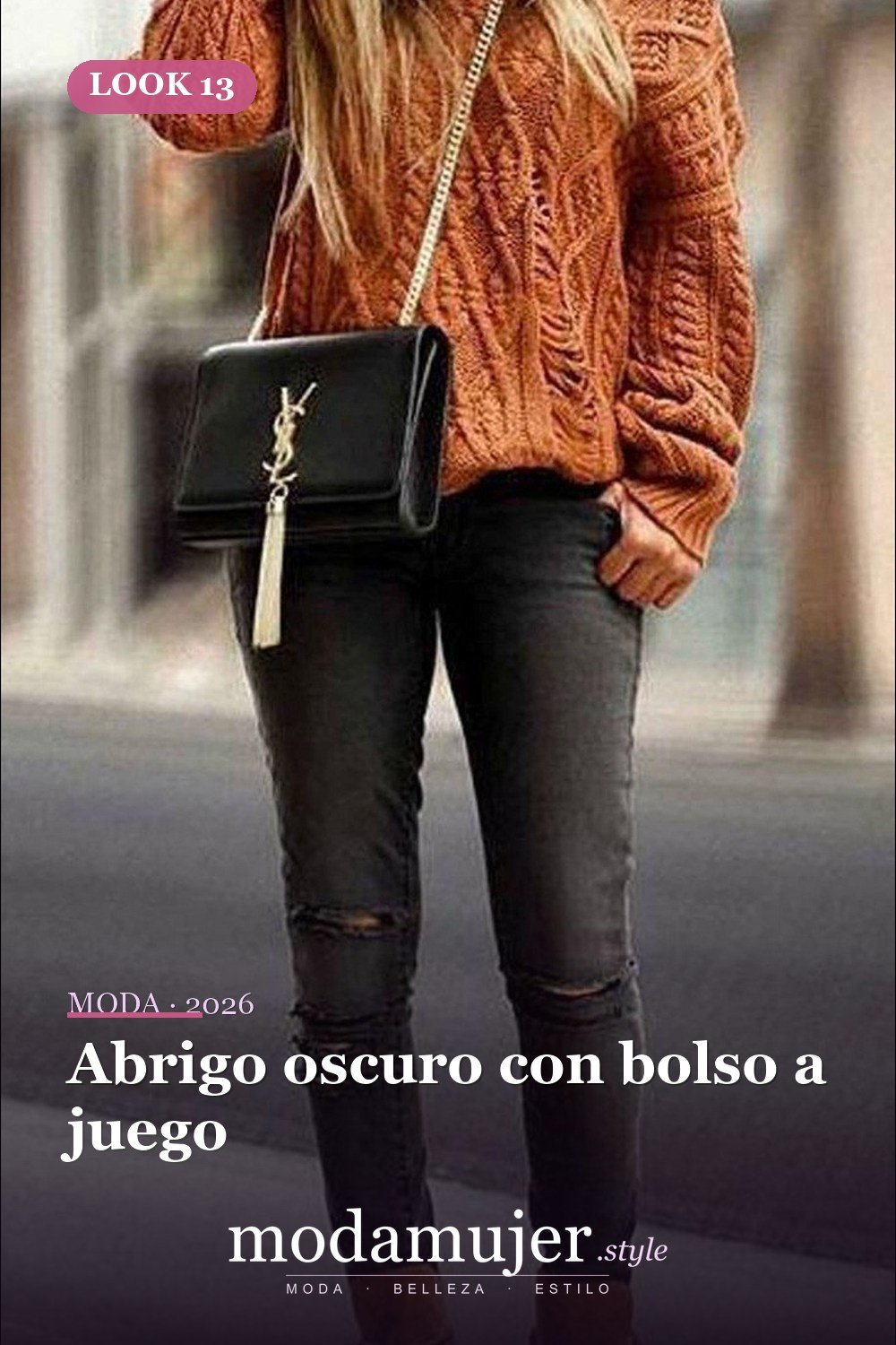 Abrigo oscuro con bolso a juego — Más de 40 ideas de trajes de invierno para mujeres en 2026