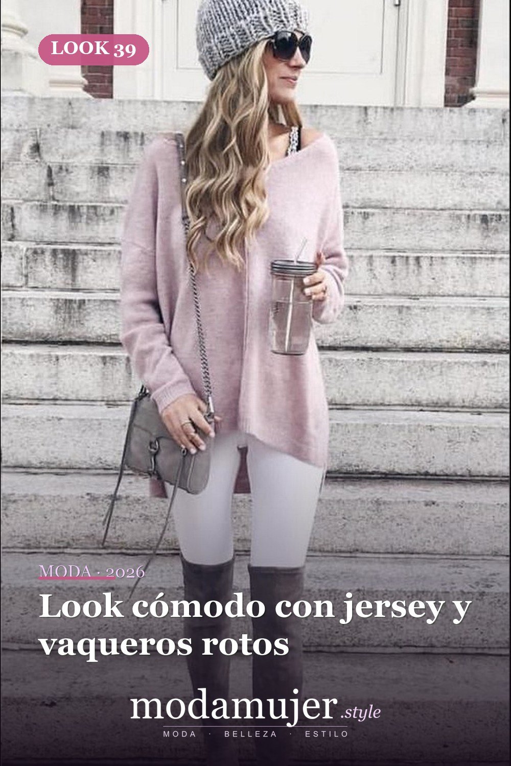 Look cómodo con jersey y vaqueros rotos — Más de 40 ideas de trajes de invierno para mujeres en 2026
