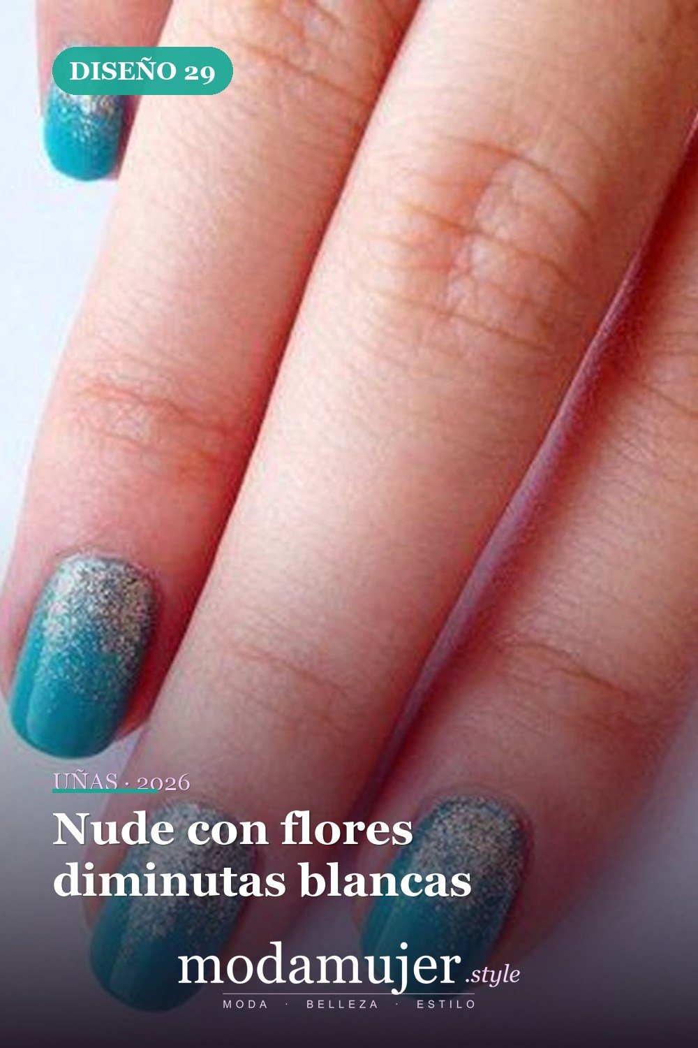 Nude con flores diminutas blancas — Más de 40 ideas inspiradoras de arte de uñas para la fiesta de bodas