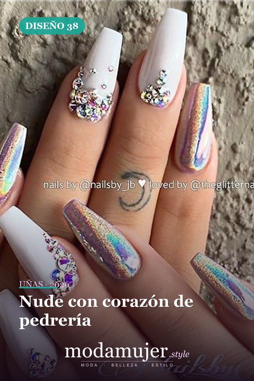 Nude con corazón de pedrería — Más de 40 ideas inspiradoras de arte de uñas para la fiesta de bodas