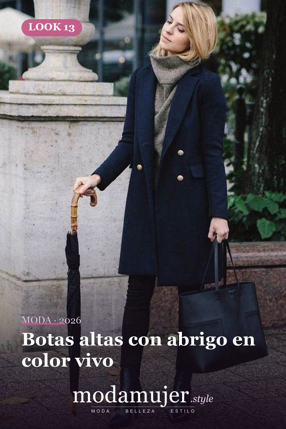 Botas altas con abrigo en color vivo — Más de 41 combinaciones de botas y abrigos para el invierno 2026