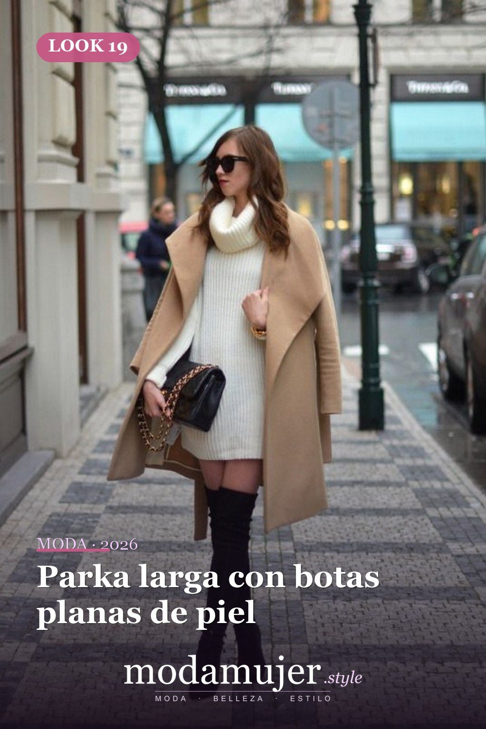 Parka larga con botas planas de piel — Más de 41 combinaciones de botas y abrigos para el invierno 2026
