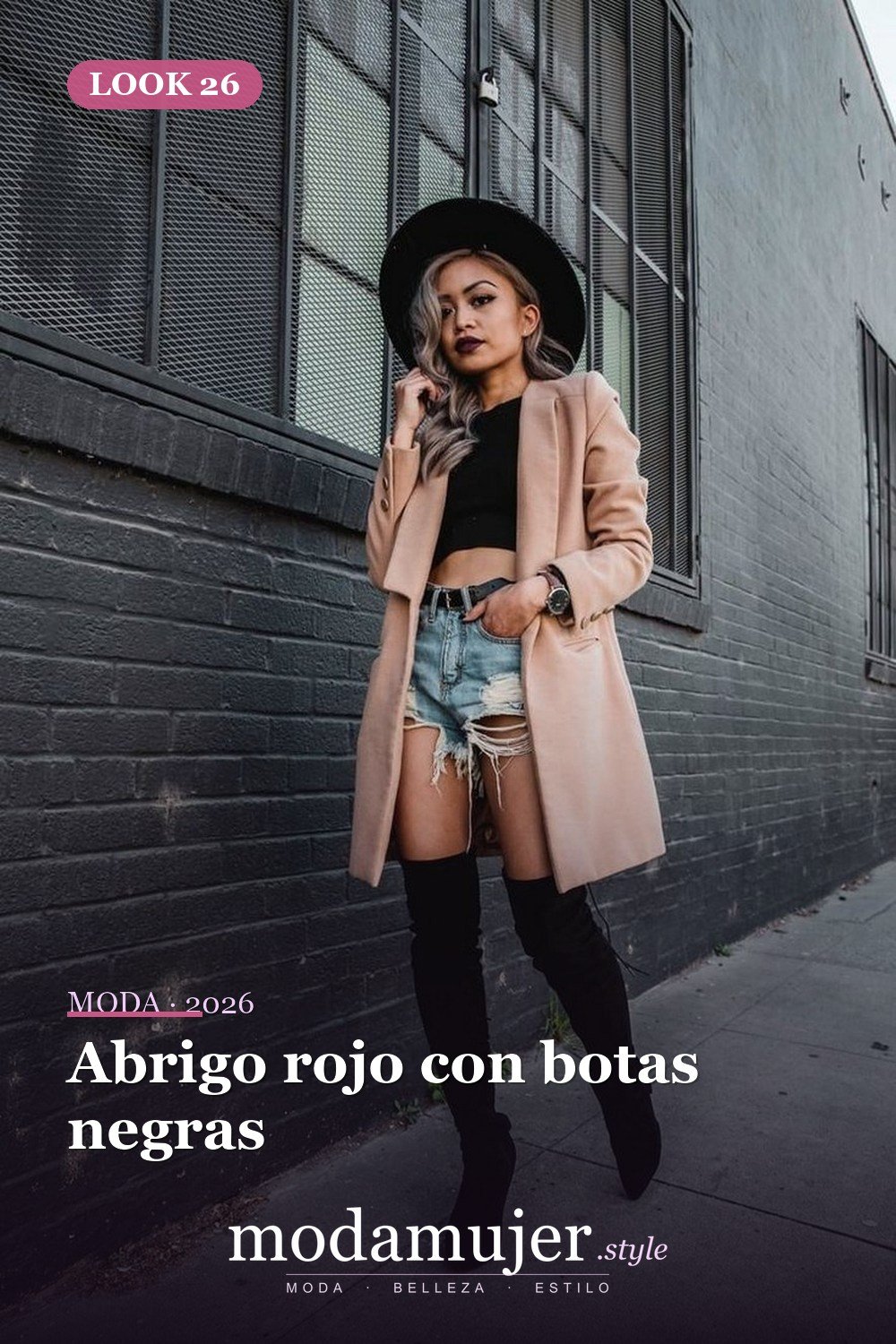 Abrigo rojo con botas negras — Más de 41 combinaciones de botas y abrigos para el invierno 2026