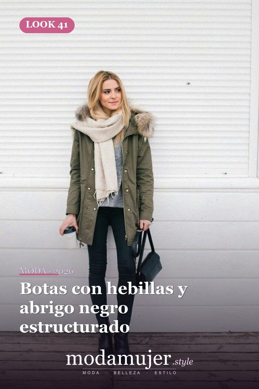 Botas con hebillas y abrigo negro estructurado — Más de 41 combinaciones de botas y abrigos para el invierno 2026