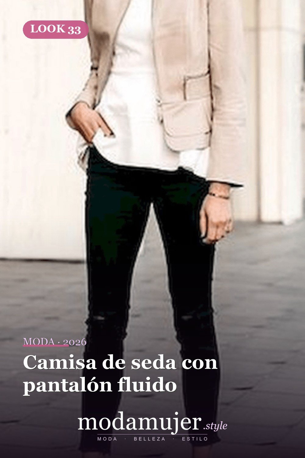 Camisa de seda con pantalón fluido — Más de 42 trajes casuales de trabajo para mujeres para el invierno