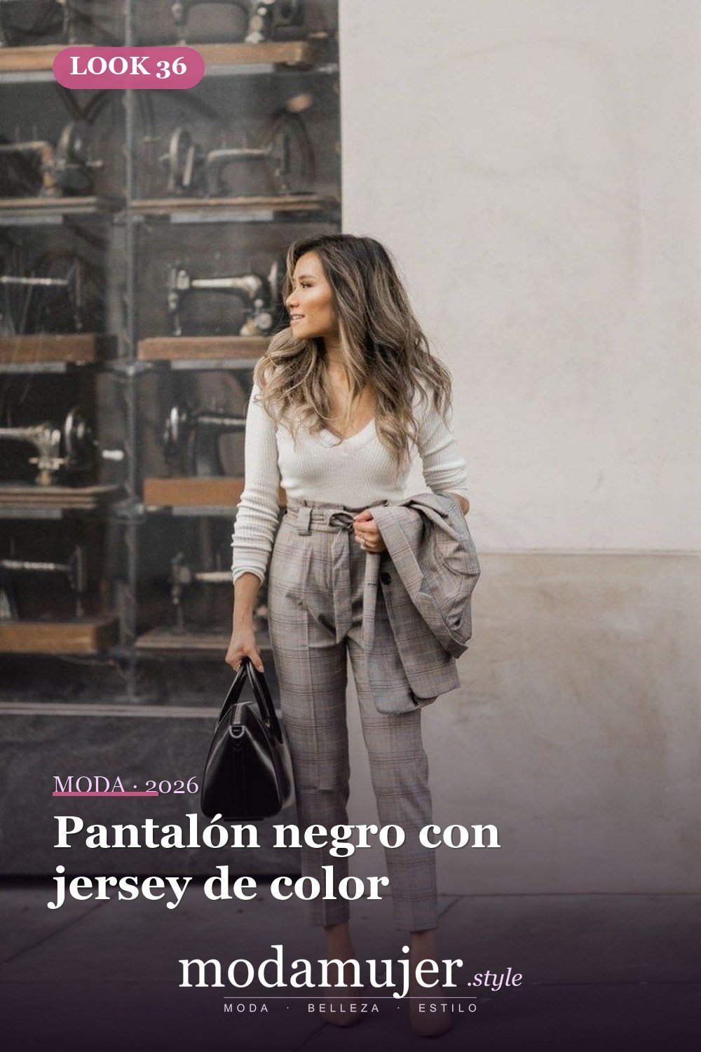 Pantalón negro con jersey de color — Más de 42 trajes casuales de trabajo para mujeres para el invierno