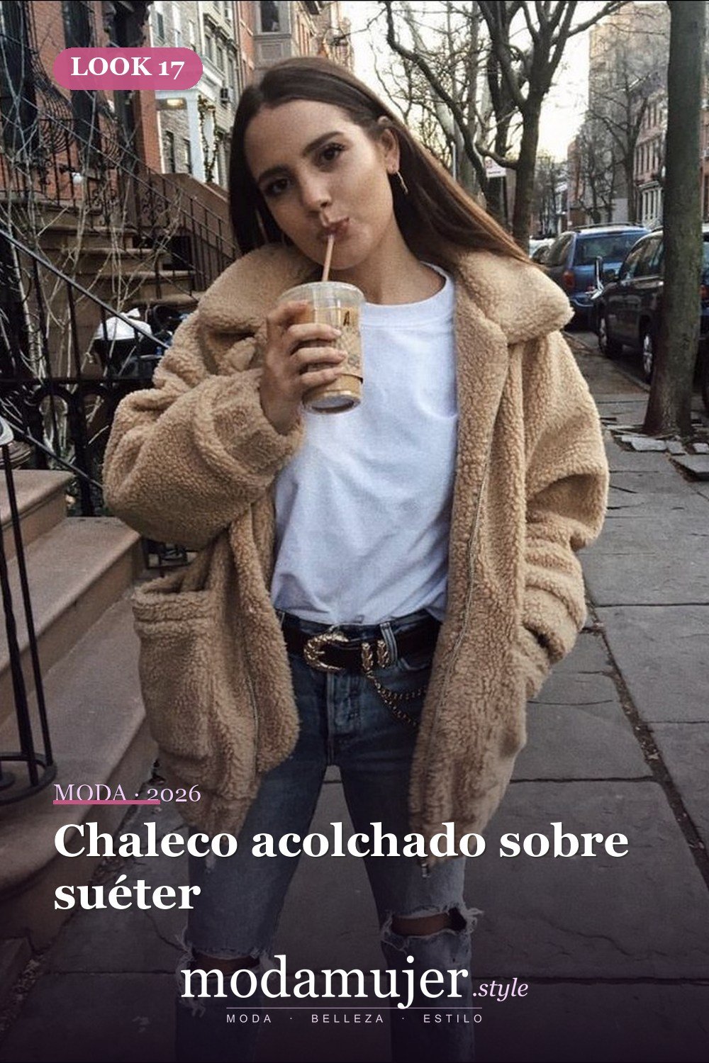 Chaleco acolchado sobre suéter — Más de 45 conjuntos de invierno para la escuela que te encantarán