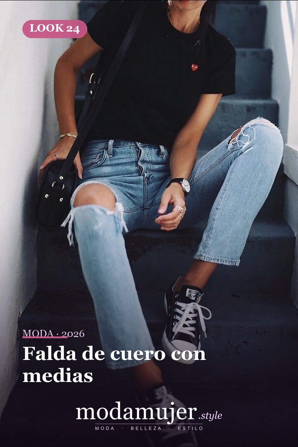 Falda de cuero con medias — Más de 45 conjuntos de invierno para la escuela que te encantarán