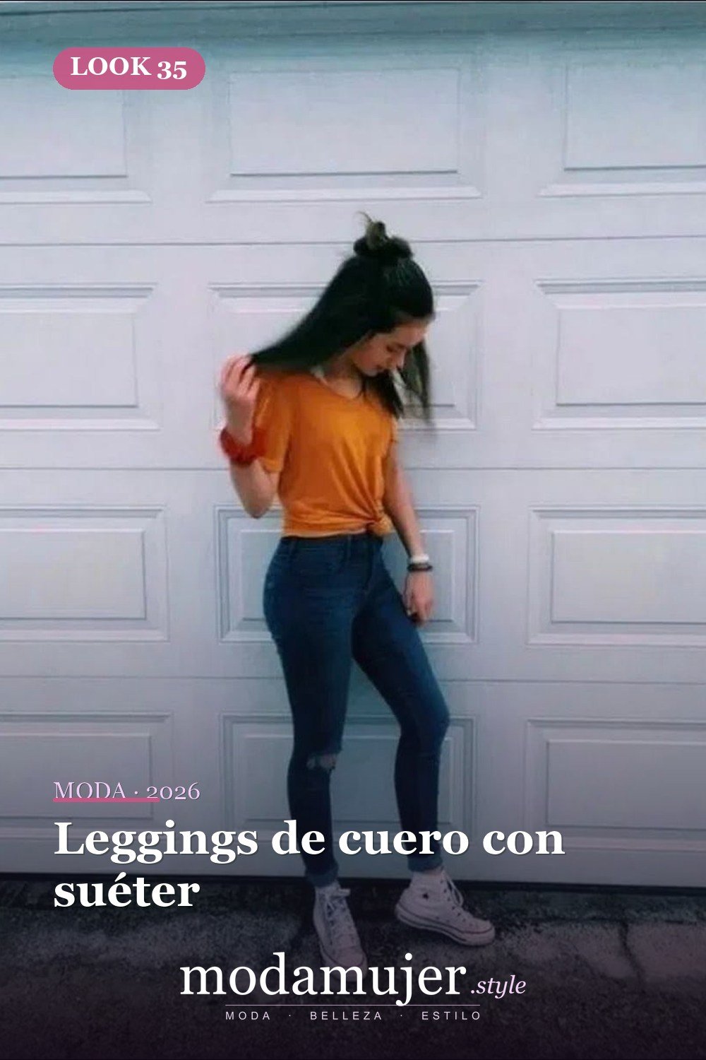 Leggings de cuero con suéter — Más de 45 conjuntos de invierno para la escuela que te encantarán