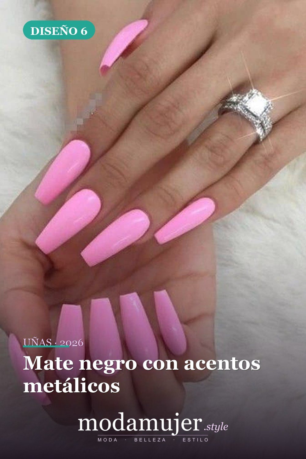 Mate negro con acentos metálicos — Más de 46 bonitos diseños de uñas de ataúd acrílico que debes probar