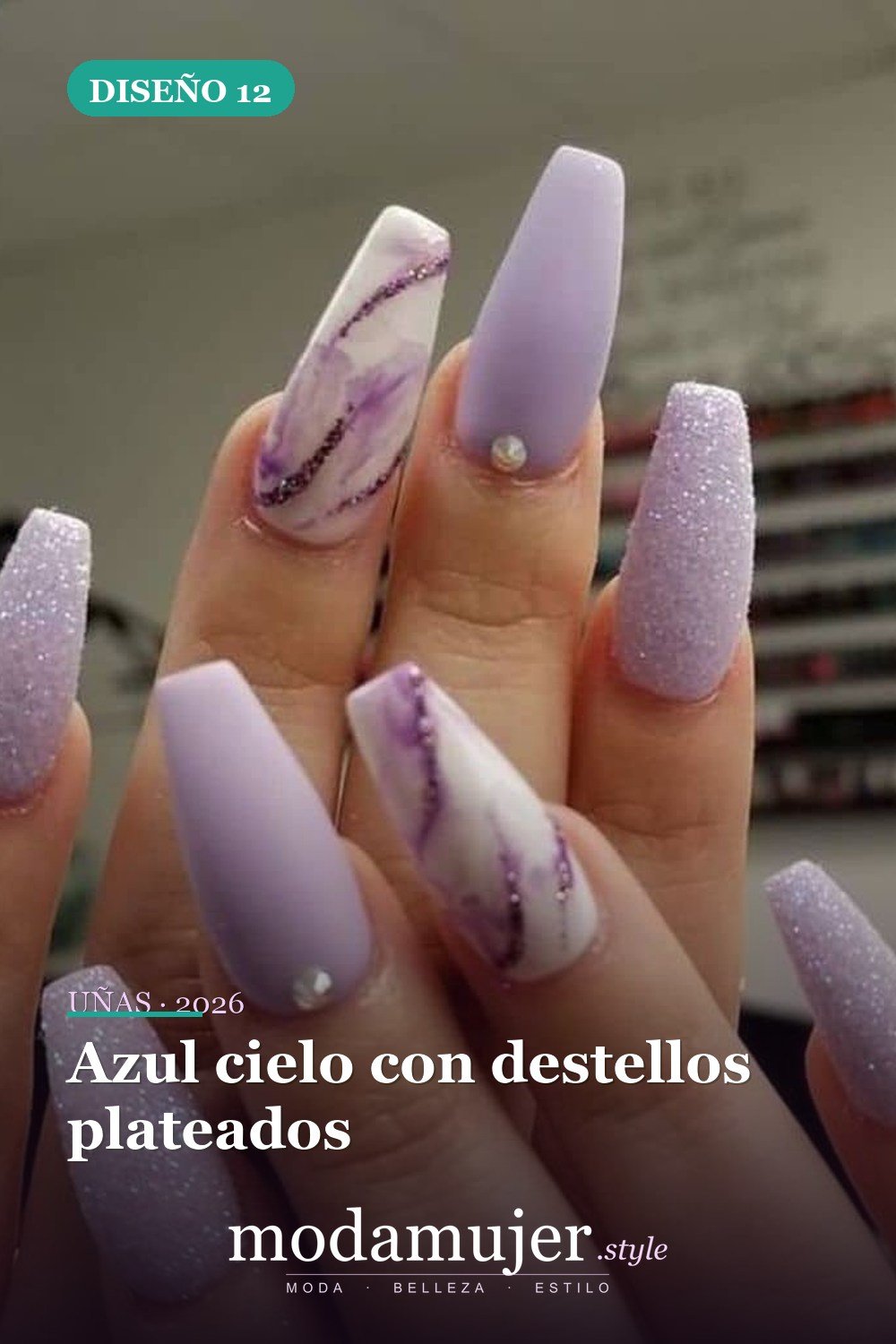 Azul cielo con destellos plateados — Más de 46 bonitos diseños de uñas de ataúd acrílico que debes probar