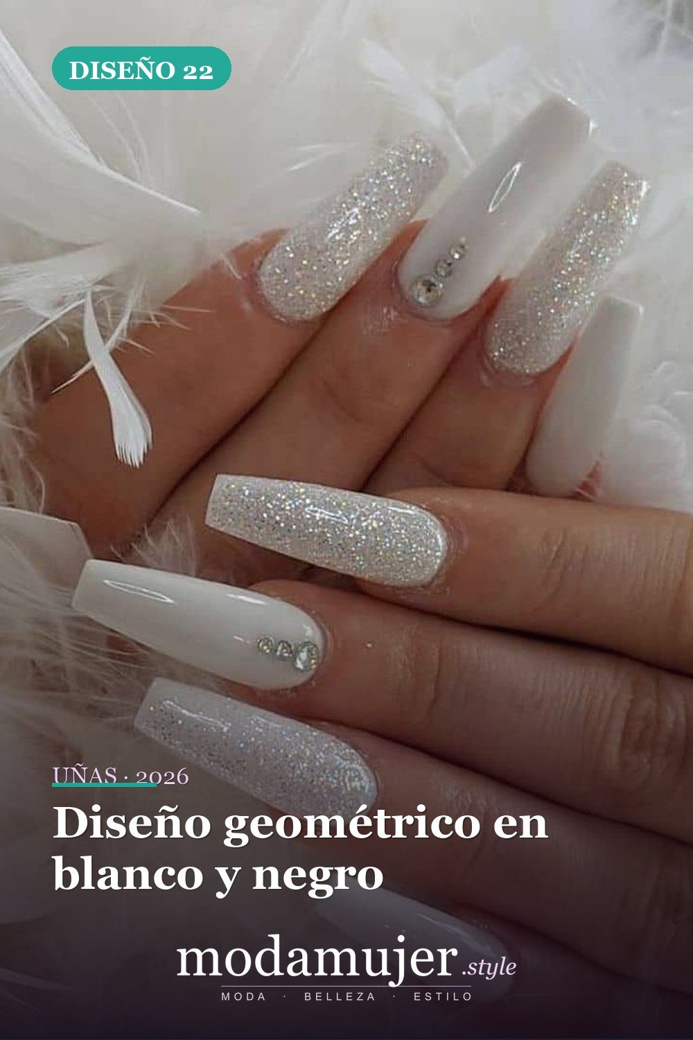 Diseño geométrico en blanco y negro — Más de 46 bonitos diseños de uñas de ataúd acrílico que debes probar