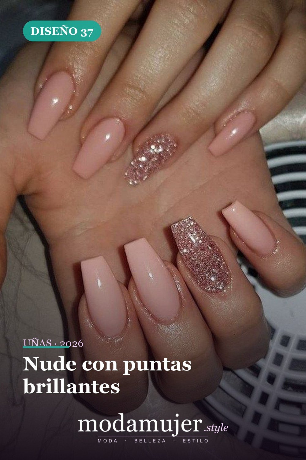 Nude con puntas brillantes — Más de 46 bonitos diseños de uñas de ataúd acrílico que debes probar