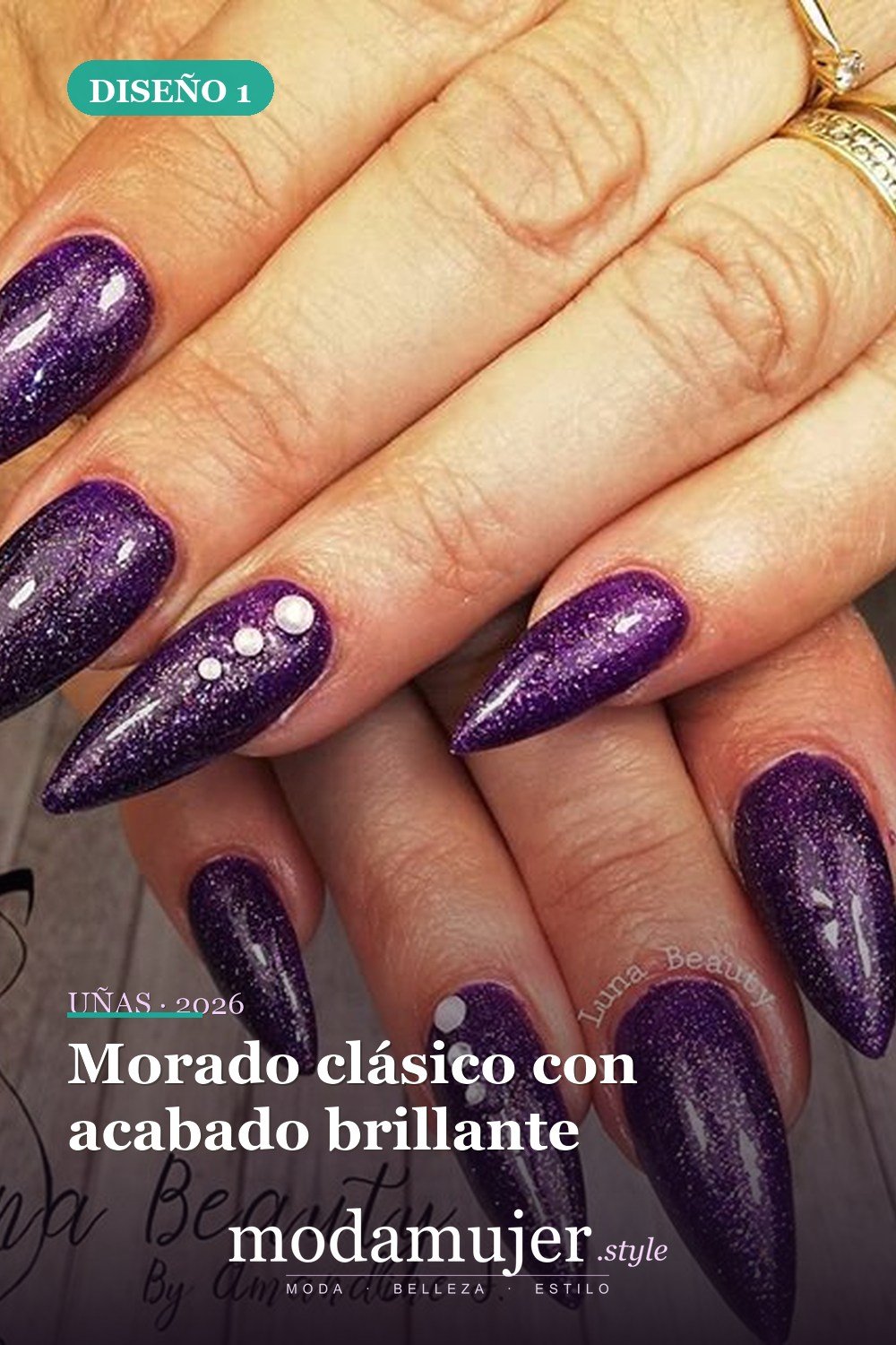 Morado clásico con acabado brillante — Más de 60 encantadores y hermosos diseños de uñas morados