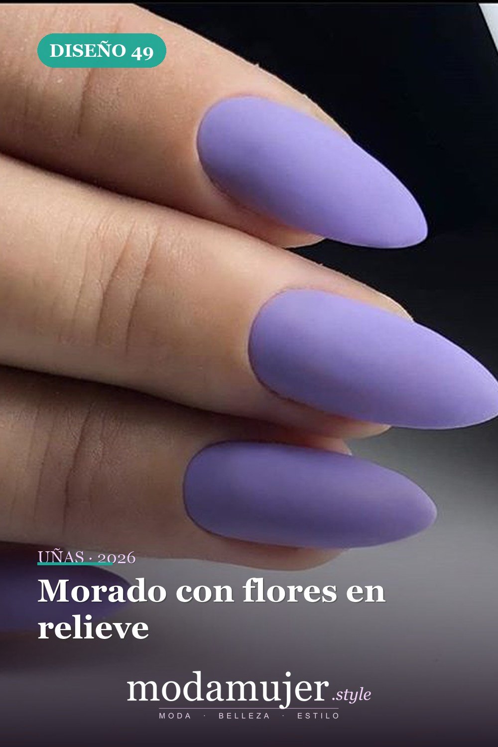 Morado con flores en relieve — Más de 60 encantadores y hermosos diseños de uñas morados