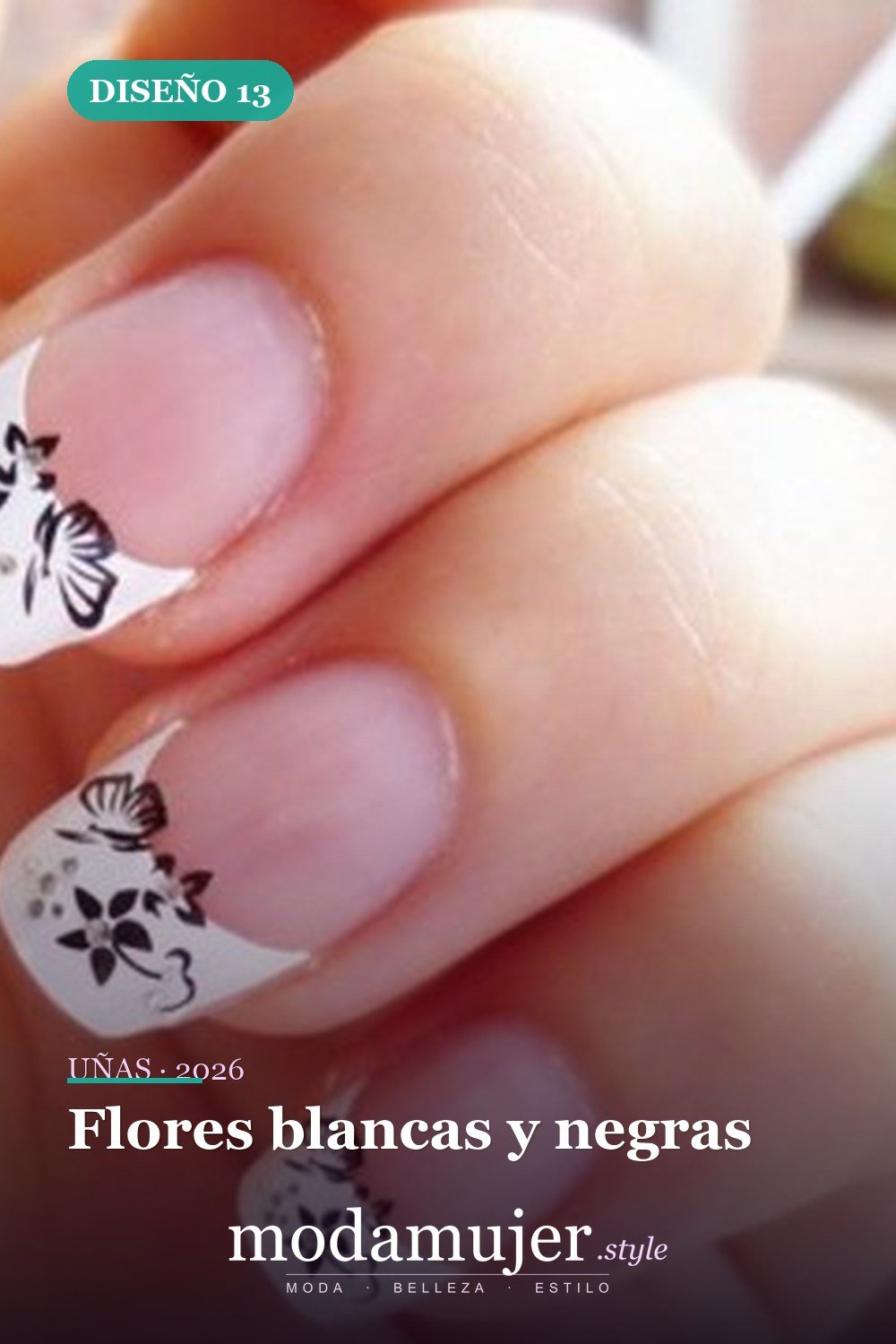 Flores blancas y negras — Más de 90 ideas glamorosas de uñas de punta francesa: ¡todo sobre el rosa!
