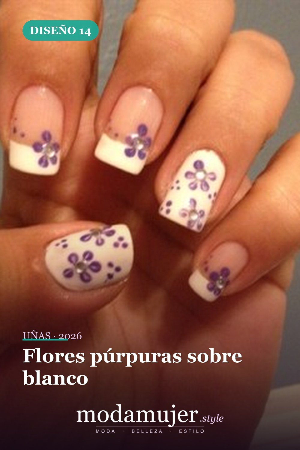 Flores púrpuras sobre blanco — Más de 90 ideas glamorosas de uñas de punta francesa: ¡todo sobre el rosa!