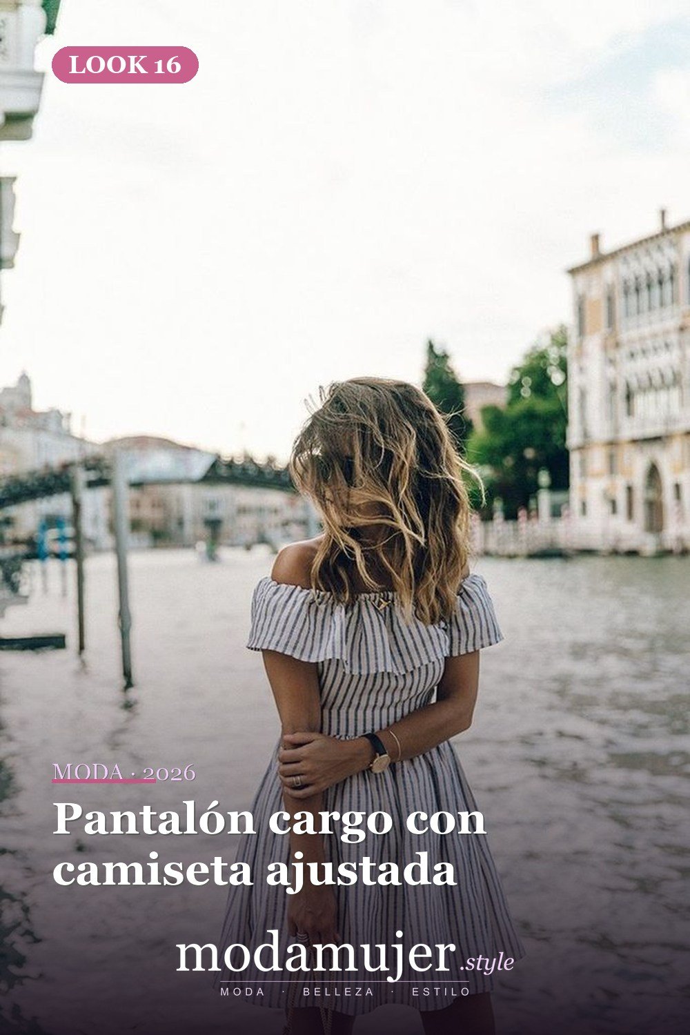 Pantalón cargo con camiseta ajustada — Prueba estas 21 ideas de moda para chicas adolescentes