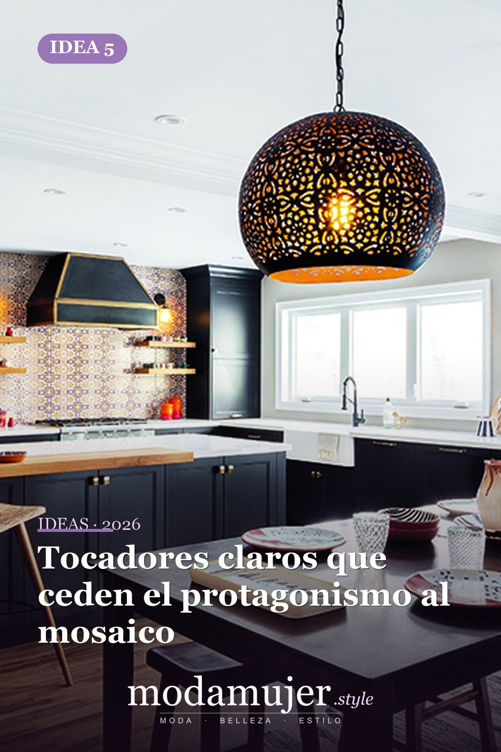 Tocadores claros que ceden el protagonismo al mosaico — Estilo en casa