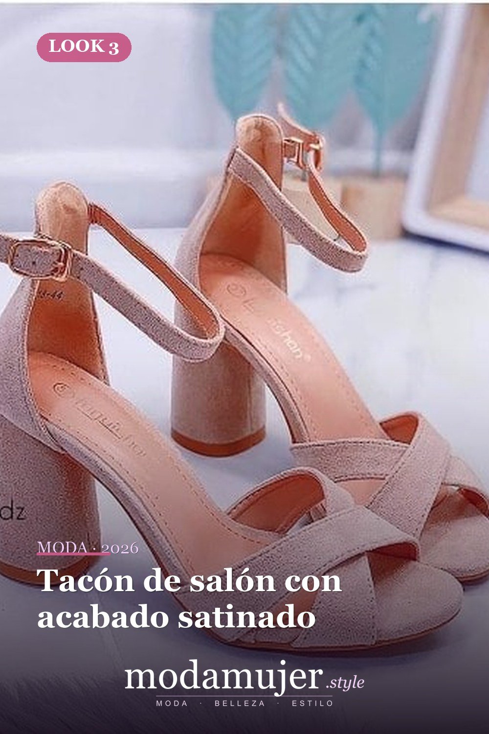 Tacón de salón con acabado satinado — Tacones de salón con diseños elegantes Tacón de salón con acabado satinado — Tacones de salón con diseños elegantes