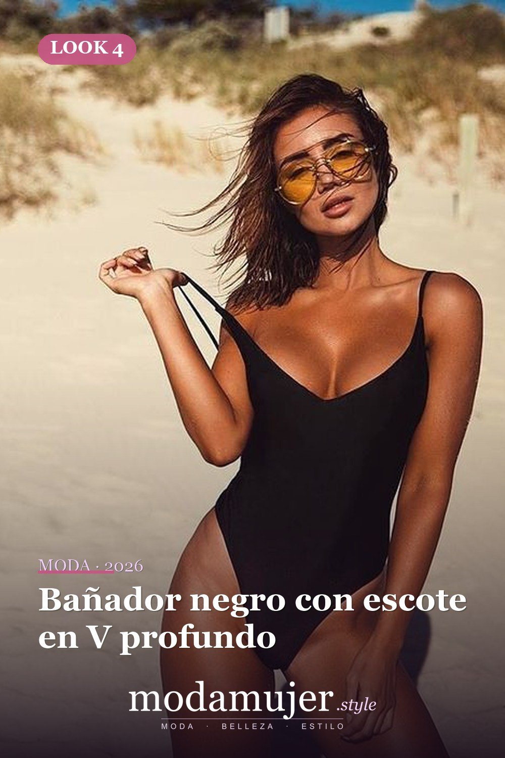 Bañador negro con escote en V profundo — Tendencias de trajes de baño para 2026: 26 ideas para inspirarte