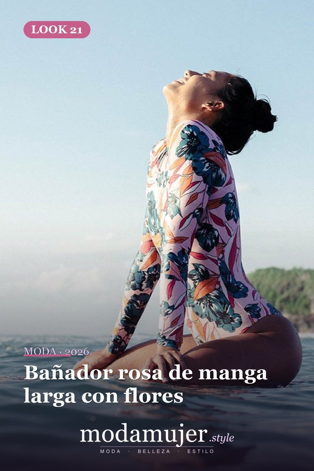 Bañador rosa de manga larga con flores — Tendencias de trajes de baño para 2026: 26 ideas para inspirarte