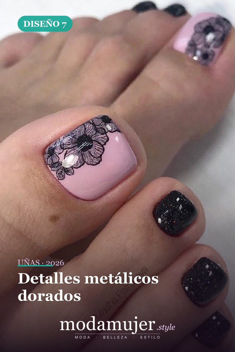 Detalles metálicos dorados — Ideas hermosas de arte de uñas para los pies que debes probar